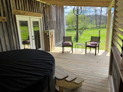 Cottage by the Creek-One hour West of Nashville