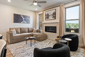 Smart-TV, Kamin, Videospiele, Stereoanlage