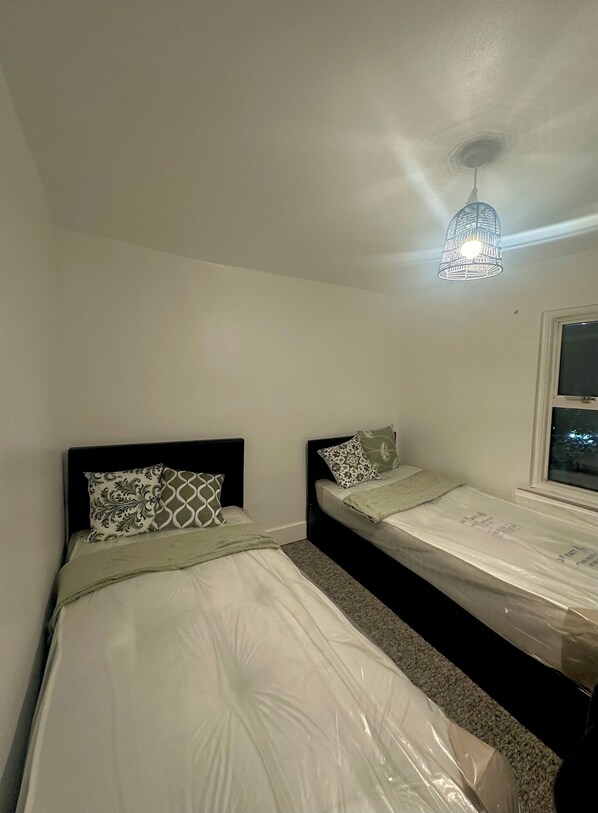 2 habitaciones, tabla de planchar con plancha y acceso a internet