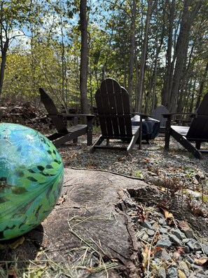 Property grounds - Luxe 4BR Retreat w/ Large Hot Tub, Fire pit & Outdoor Oasis (Tobyhanna)