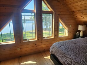 4 bedrooms, desk, free WiFi, bed sheets