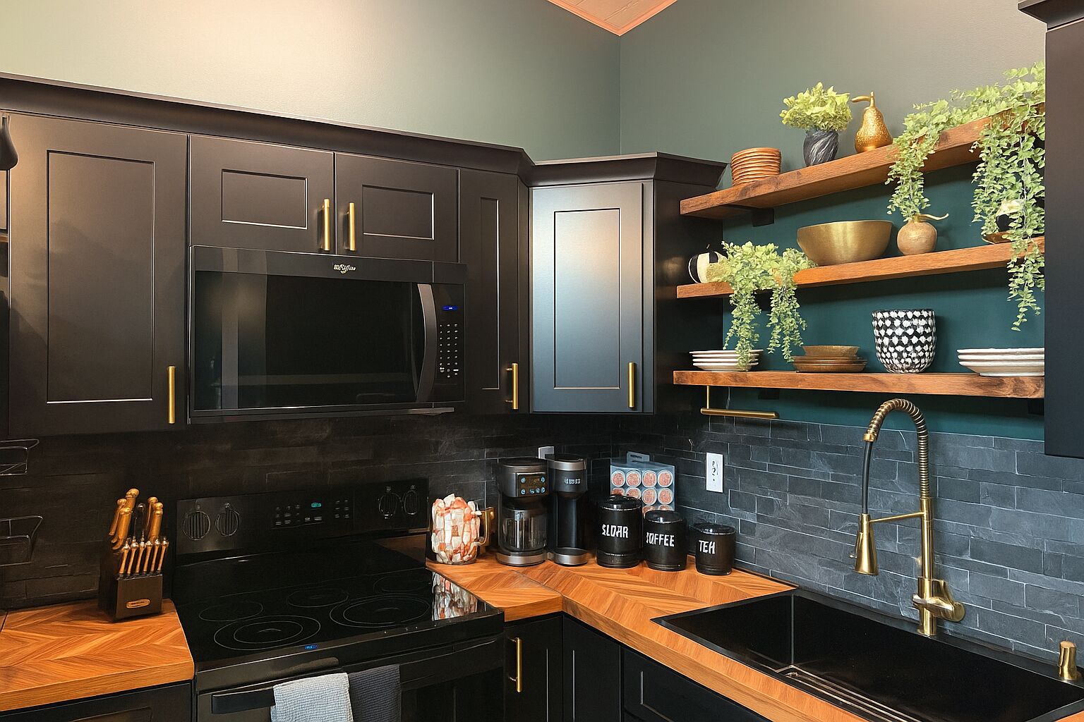 Mikrobølgeovn, ovn, kogeplade, opvaskemaskine