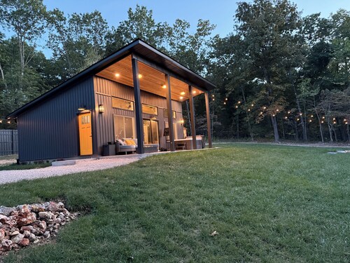 Luxury Couples Retreat with Hot Tub and Sauna