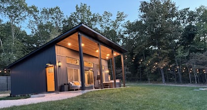 Luxury Couples Retreat with Hot Tub and Sauna