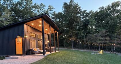 Luxury Couples Retreat with Hot Tub and Sauna