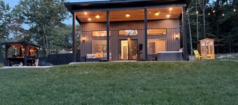 Luxury Couples Retreat with Hot Tub and Sauna