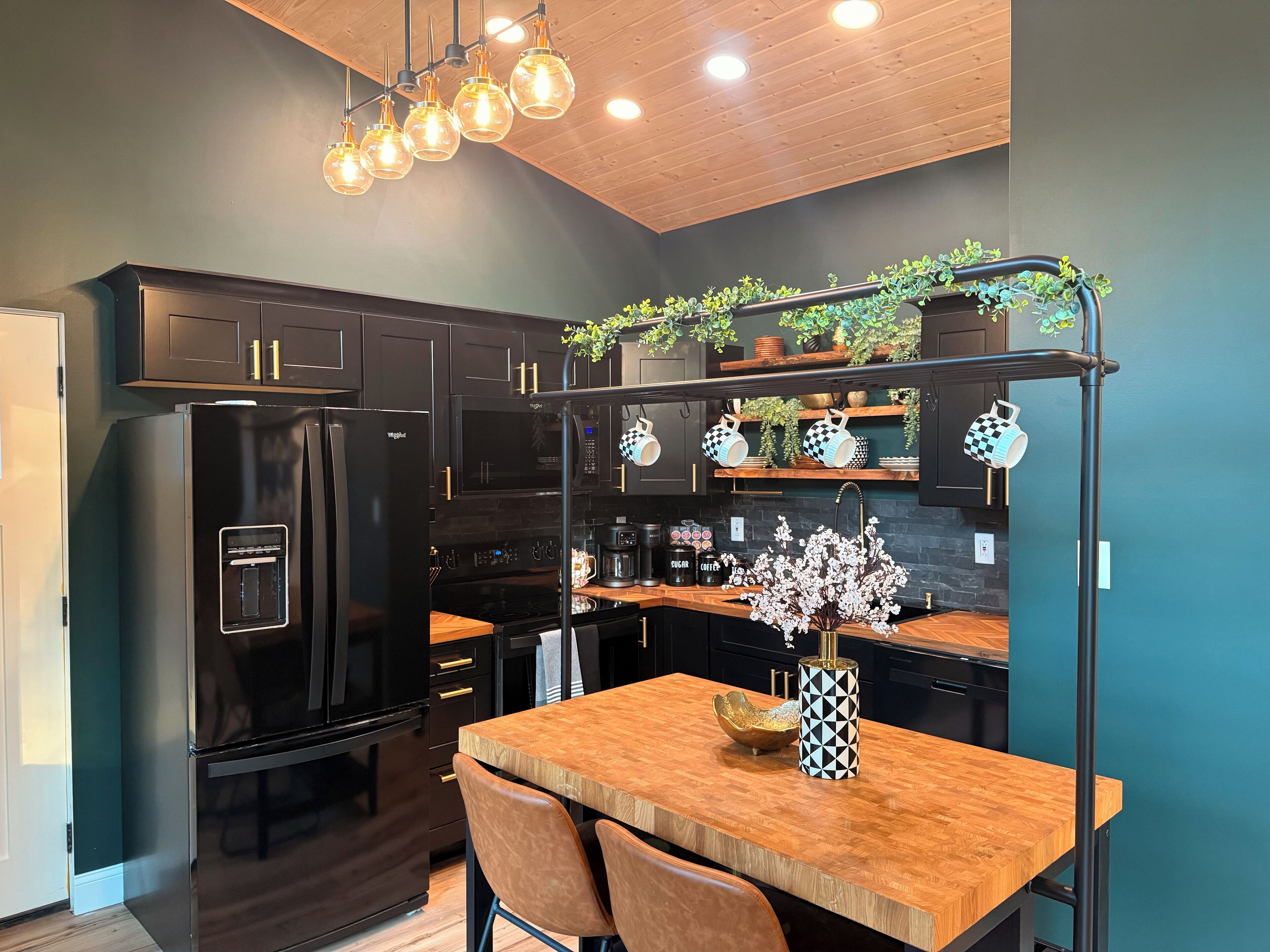 Mikrowelle, Ofen, Herdplatte, Geschirrspüler