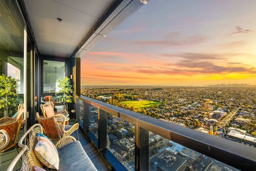Highrise Luxury Penthouse Spectacular Views 3B3B1P