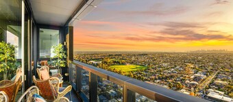 Highrise Luxury Penthouse Spectacular Views 3B3B1P