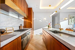 電子レンジ、オーブン、コンロ、食器洗い機