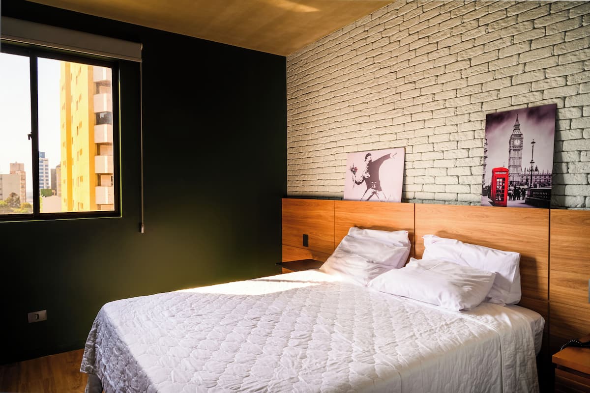 Apartamento standard, banheira de hidromassagem, vista para a cidade | Roupas de cama premium, individualmente decorados