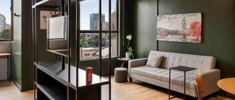 Executive Studio, Jetted Tub, City View | Living area