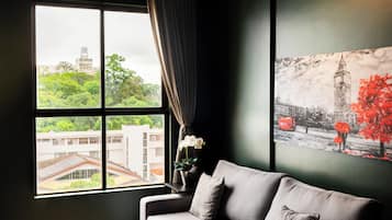 Club-studiosviitti, poreamme, kaupunkinäköala | Oleskelualue