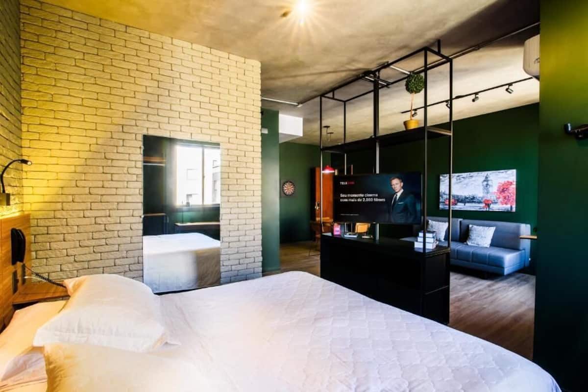 Laptop workspace, WiFi (free), bed sheets