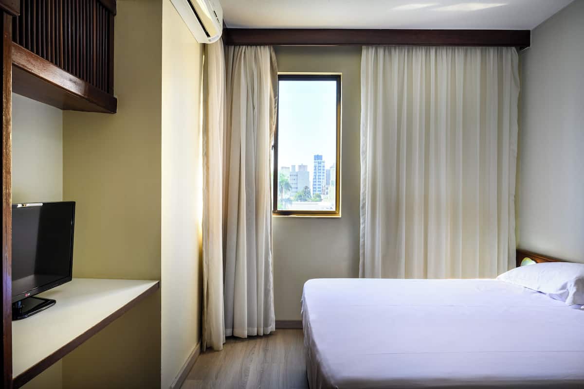 Apartamento standard, várias camas, aceita animais de estimação, vista para a cidade | Roupas de cama premium, individualmente decorados