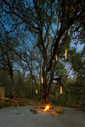 Property grounds - AAV : El Chirimoyo - Rural house with wood oven. (Acatitlán, Valle de Bravo)