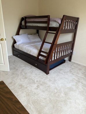 5 bedrooms, WiFi, bed sheets