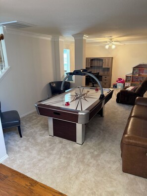 غرفة الألعاب