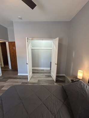 1 chambre, fer et planche à repasser, Wi-Fi, literie fournie
