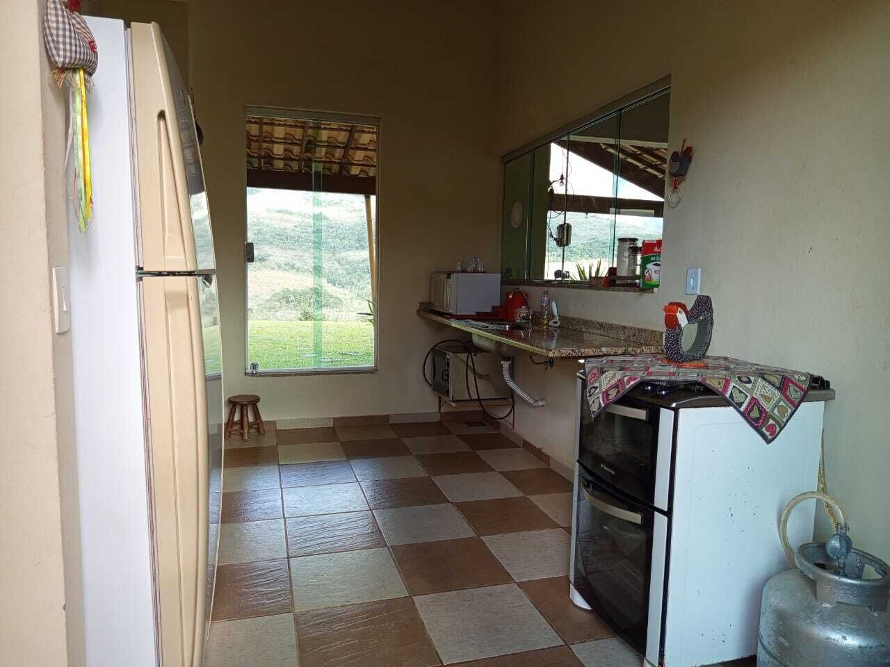 Microondas, horno y placa de cocina