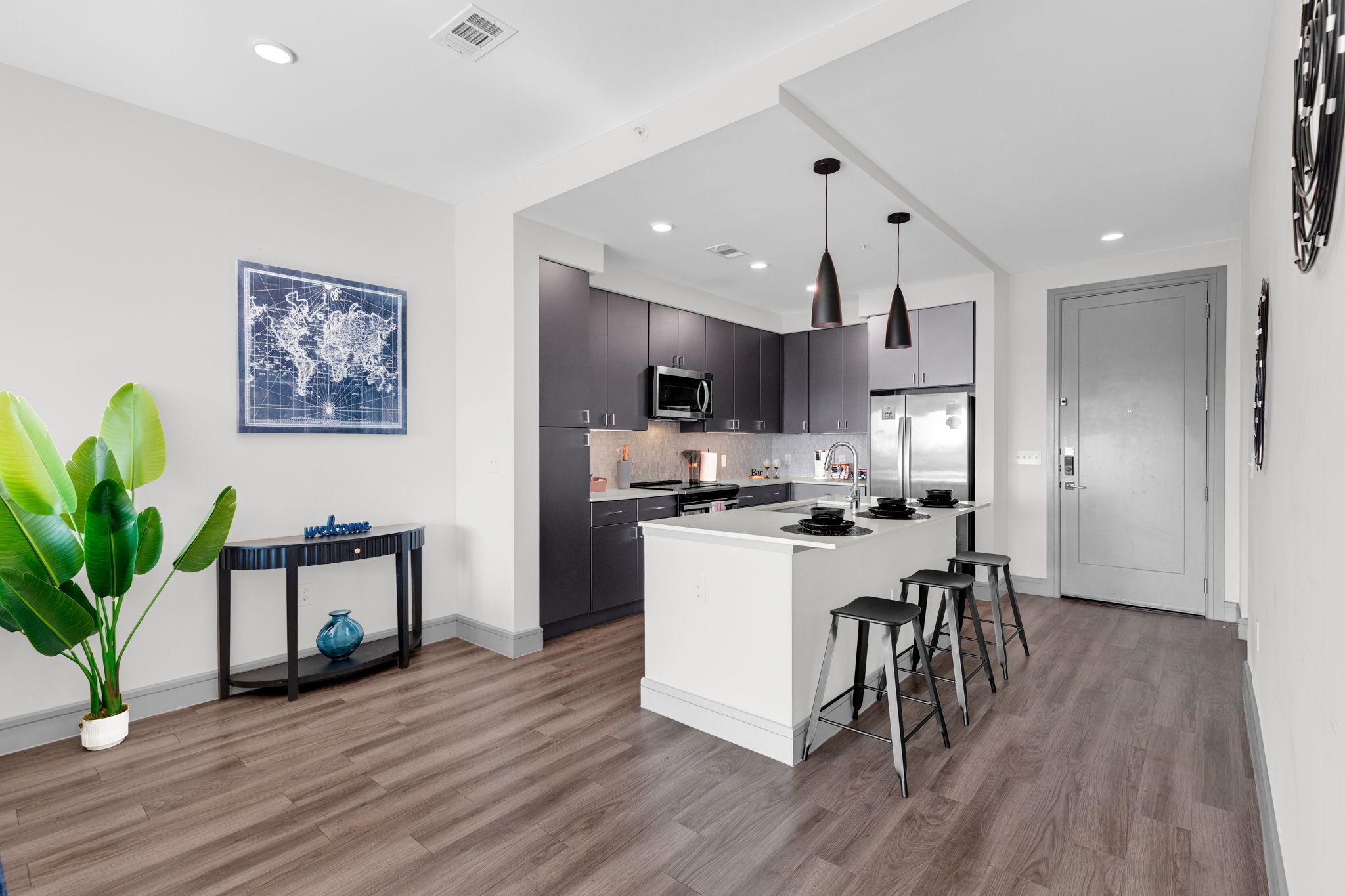 ميكروويف، فرن، غسالة أطباق، مناشف ورقية