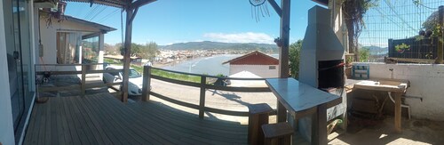 Lobo do Mar Address House in the historic center of Garopaba, next to the beach.