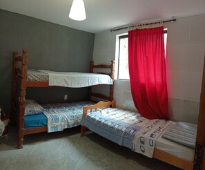 2 quartos, Wi-Fi de cortesia, roupa de cama