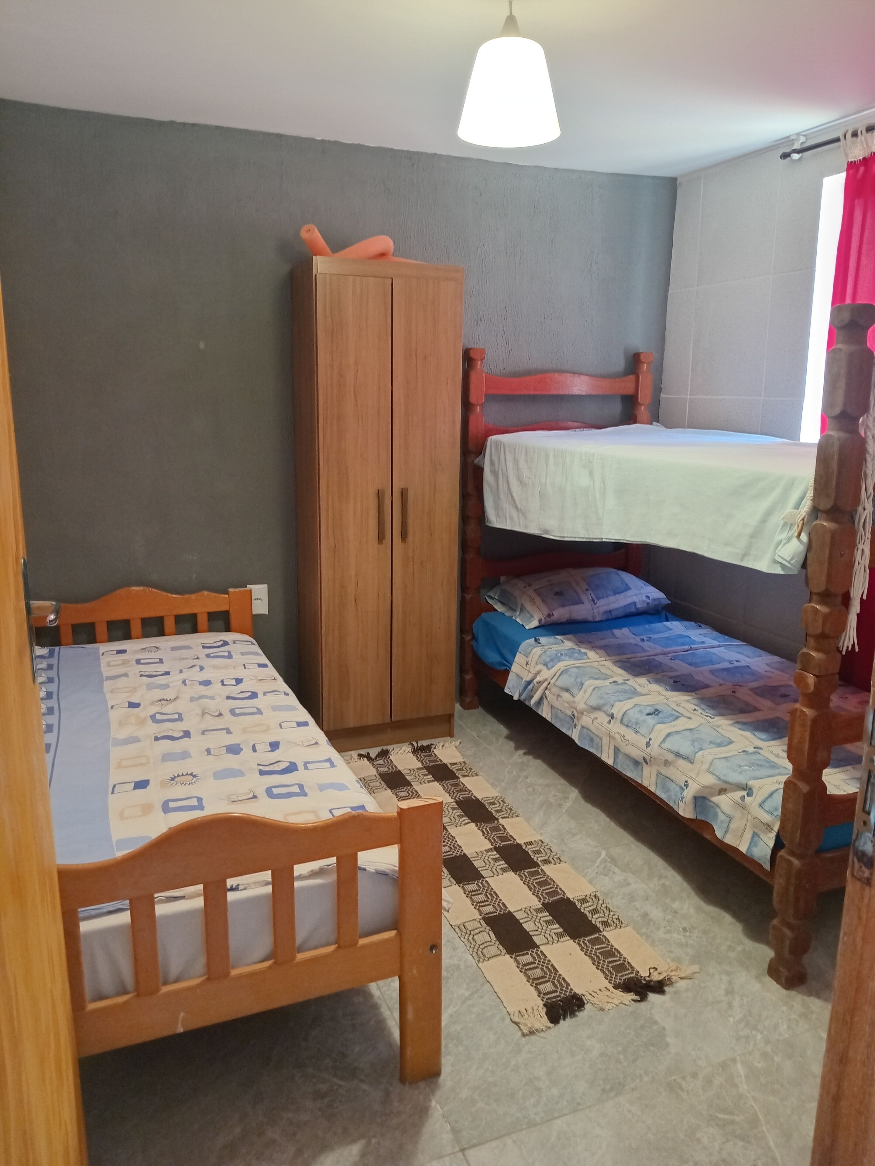 2 quartos, Wi-Fi de cortesia, roupa de cama