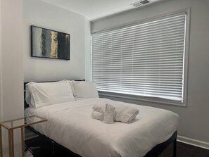 2 bedrooms, iron/ironing board, free WiFi, bed sheets