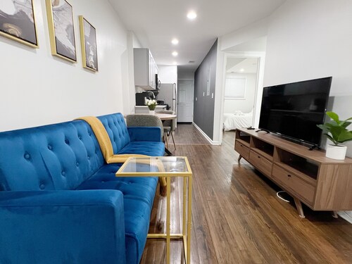 Modern 2-Bedroom Apartment in Vibrant DC