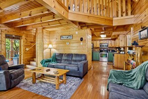 Interior - Romantic Escape - Waterfall, Hot Tub, Firepit, PondView, Near Parkway, Dollywood (Pigeon Forge)