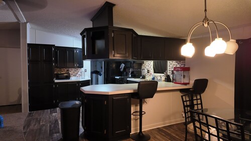 Cozy 1-bedroom mobile home in enchanting Romulus with AC