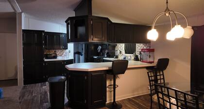 Cozy 1-bedroom mobile home in enchanting Romulus with AC