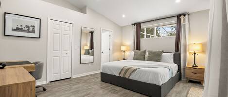 3 habitaciones, escritorio, tabla de planchar con plancha y wifi gratis