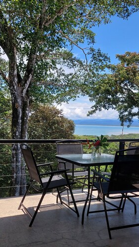2 bedroom home with ocean and jungle views in Pavones. Views of the point break.