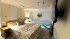 1 bedroom, iron/ironing board, WiFi, bed sheets - Stay in the heart of historic CapHi in this beautiful preserved 1br/1b retreat (Washington)