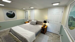 1 bedroom, iron/ironing board, WiFi, bed sheets - Stay in the heart of historic CapHi in this beautiful preserved 1br/1b retreat (Washington)
