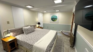 1 bedroom, iron/ironing board, WiFi, bed sheets - Stay in the heart of historic CapHi in this beautiful preserved 1br/1b retreat (Washington)
