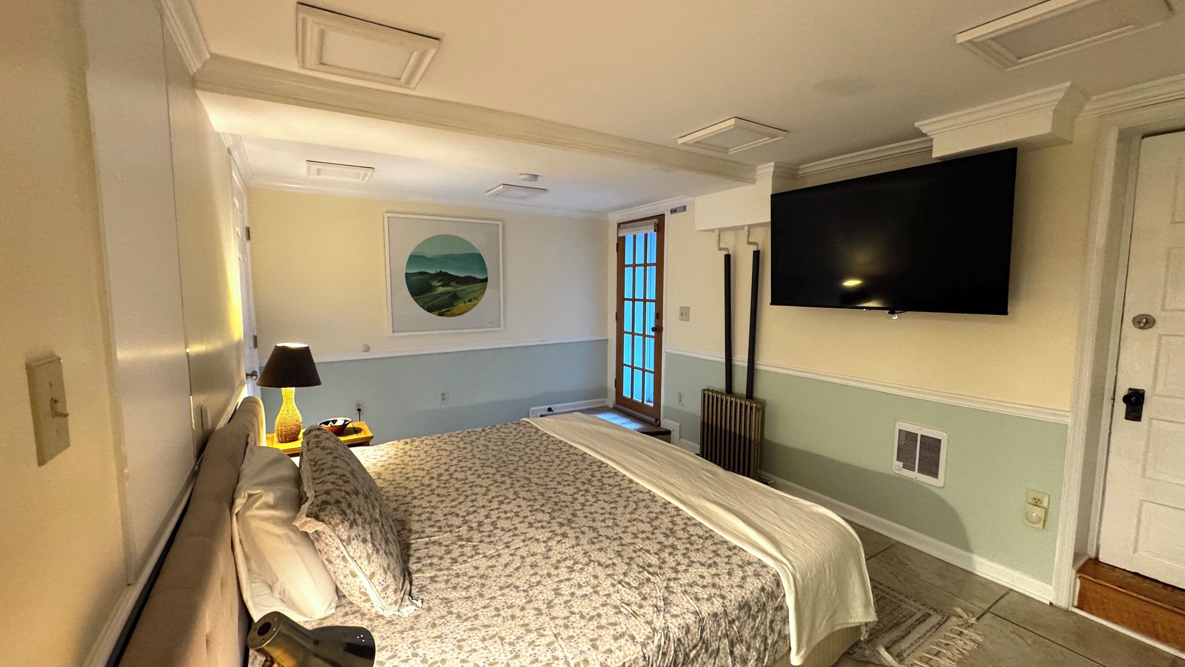 1 slaapkamer, een strijkplank/strijkijzer, wifi, beddengoed