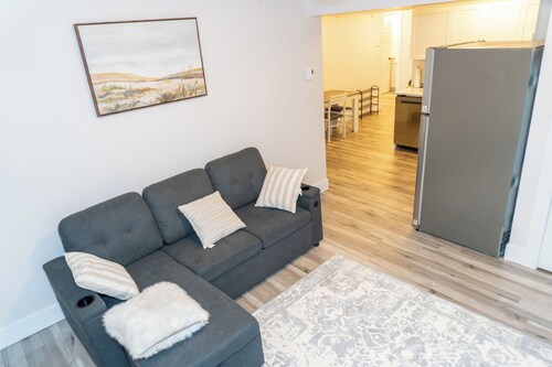 Luxury One Bedroom Private Apartment