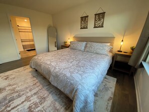4 habitaciones, tabla de planchar con plancha, wifi y ropa de cama 