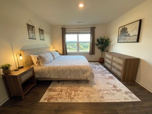 4 habitaciones, tabla de planchar con plancha, wifi y ropa de cama 