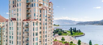 Beautiful Downtown Kelowna Condo with Amazing Views!