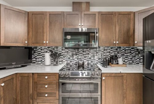 Beautiful Downtown Kelowna Condo with Amazing Views!