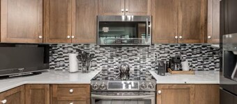 Beautiful Downtown Kelowna Condo with Amazing Views!