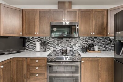 Beautiful Downtown Kelowna Condo with Amazing Views!