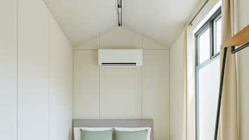 Comfort Studio Suite, 1 Queen Bed | Desk, laptop workspace, blackout drapes, iron/ironing board