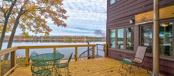 Relaxing Lakefront Retreat - 4 Bedrooms - Sleeps 8 - Stunning Views