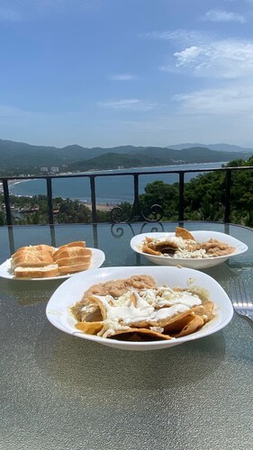 villa in manzanillo whith ocean view next to hiking trail