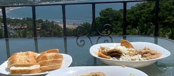 villa in manzanillo whith ocean view next to hiking trail